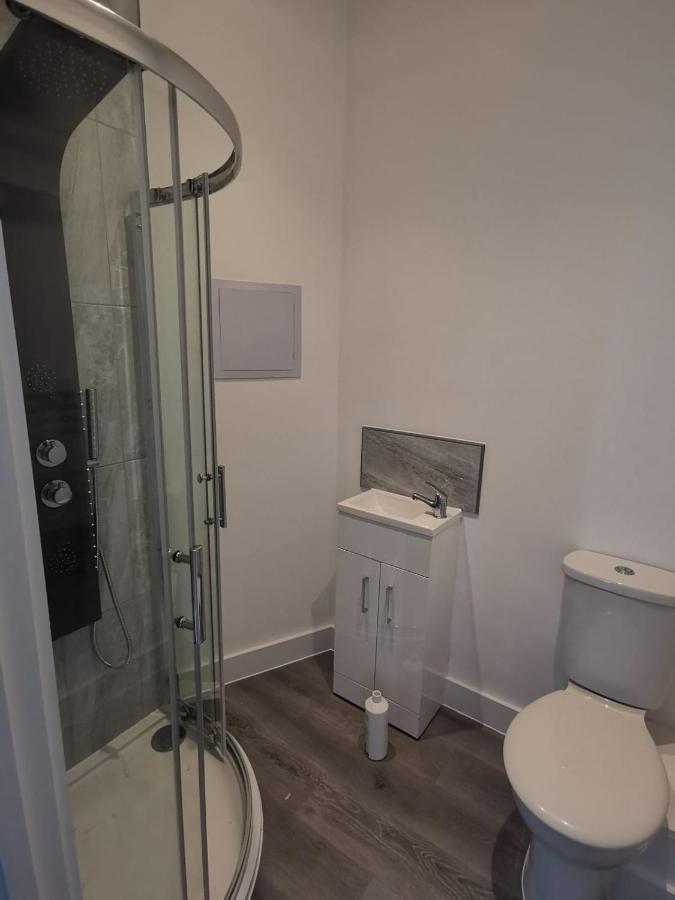 Marine Villa Hotel & Suites - Close To Beach, Train Station & Southend Airport Екстер'єр фото