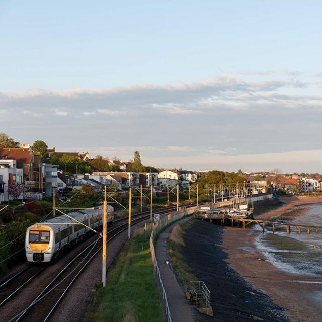 Marine Villa Hotel & Suites - Close To Beach, Train Station & Southend Airport Екстер'єр фото