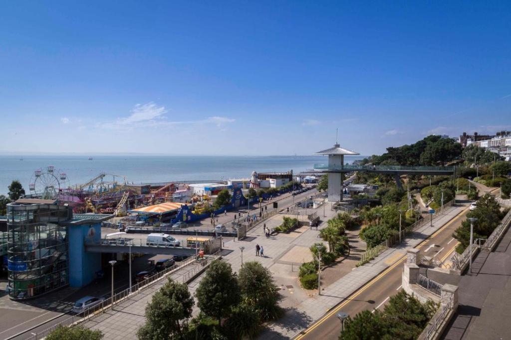 Marine Villa Hotel & Suites - Close To Beach, Train Station & Southend Airport Екстер'єр фото